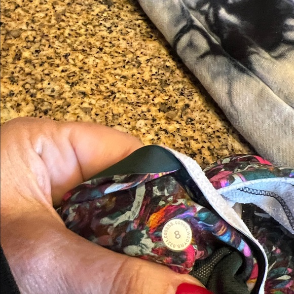 Lululemon 8 - Picture 3 of 3